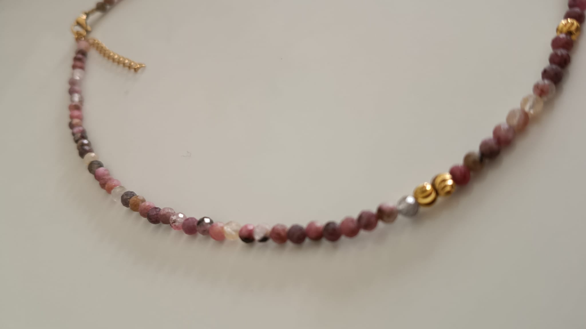 Collar de Rodonita facetada