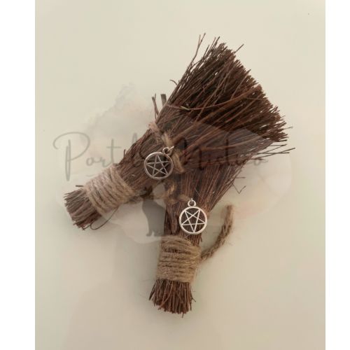 Escoba de Bruja con Pentáculo - Amuleto de Protección Total